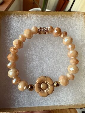 Czech Beads Beige Flower Stretch Bracelet